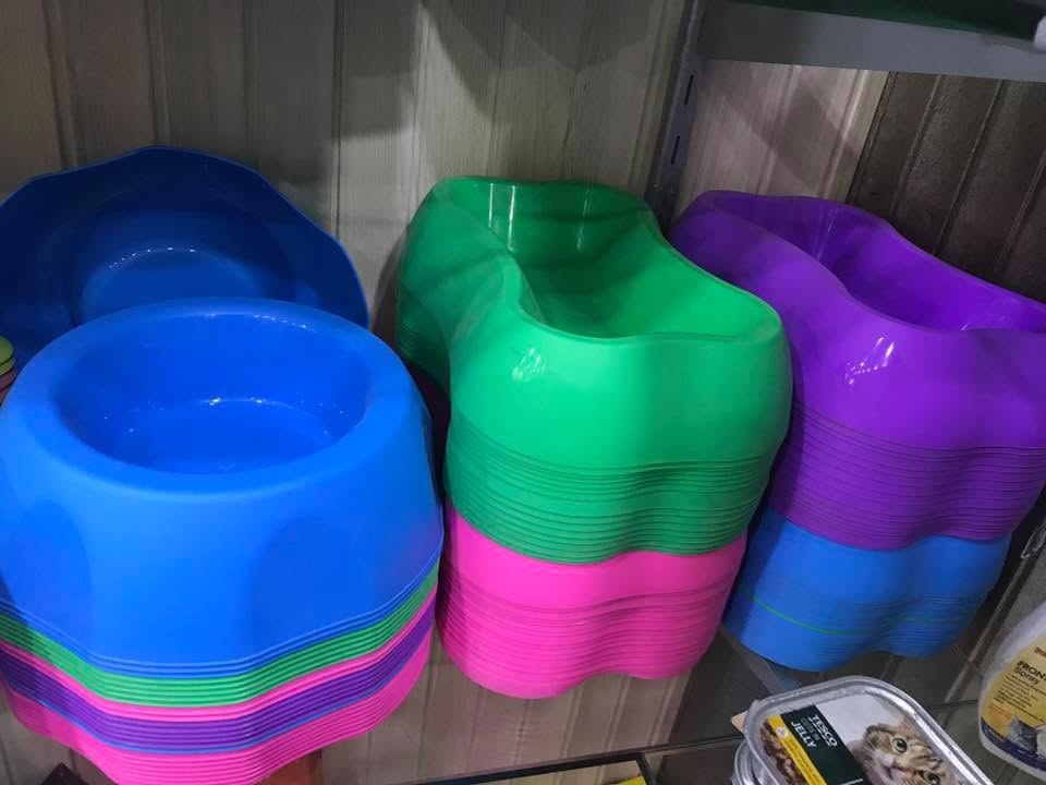 Feeding Bowls — Plastic & Stainless Steel